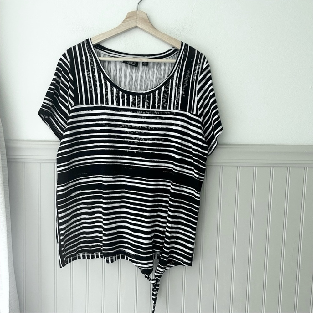 Onque Casuals XL Black and White Sequin Striped Short Sleeve Top